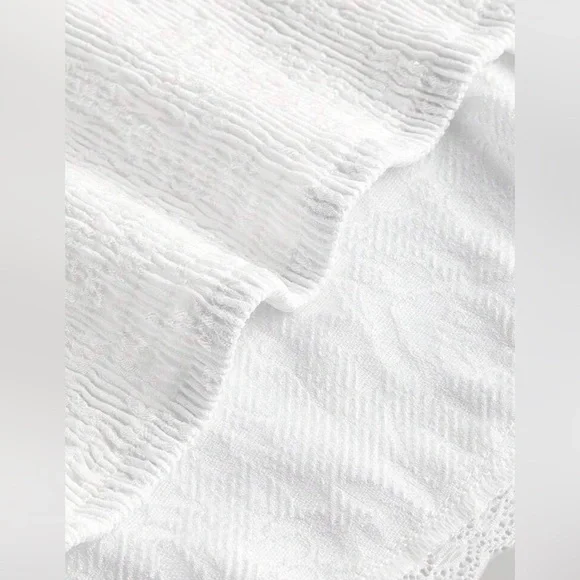 White Structured Tank Top with Wide Straps - Picture 4 of 7